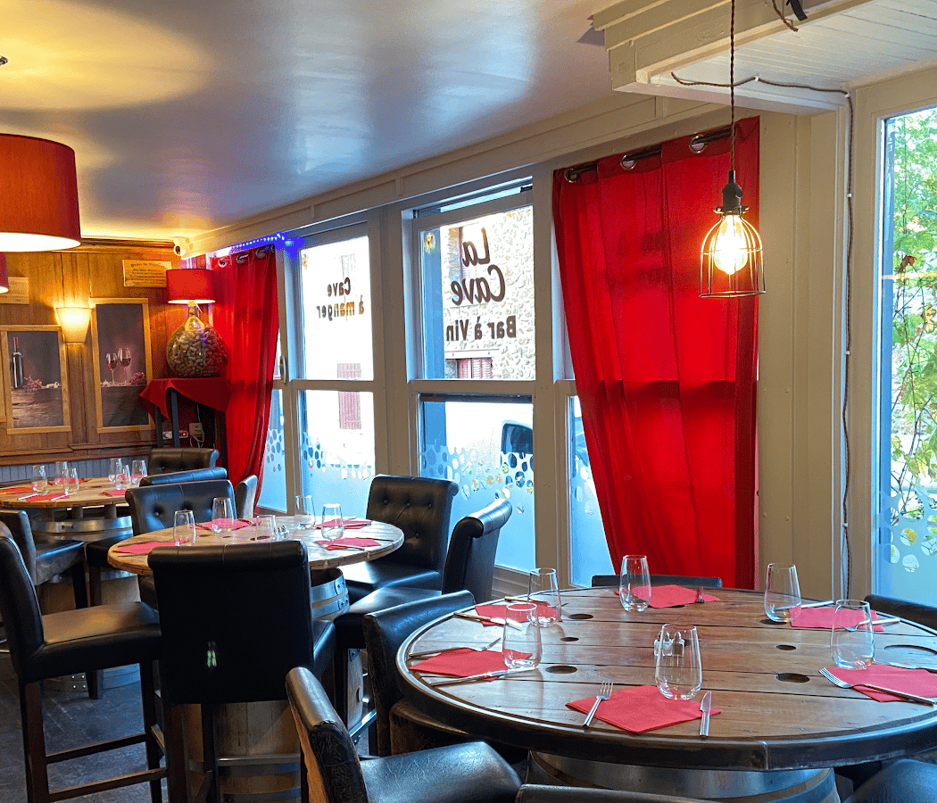 La Cave. Restaurant, bar à vin & caviste à Marines. 2